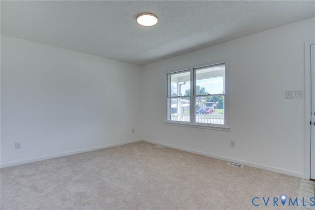 640 Cabin Creek Dr, Hopewell, VA 23860