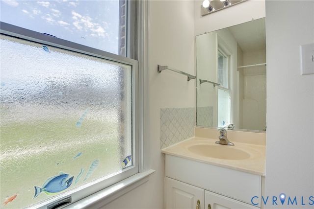 640 Cabin Creek Dr, Hopewell, VA 23860