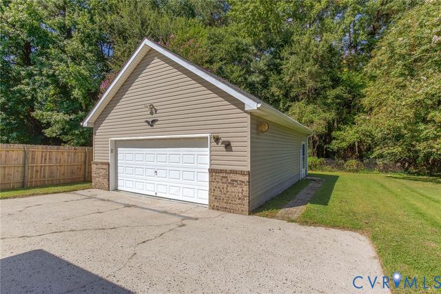 640 Cabin Creek Dr, Hopewell, VA 23860
