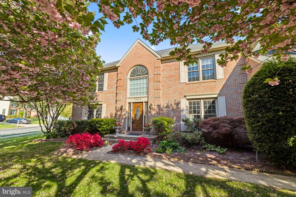 Image 2 of property listing at 7412 ROSEWOOD MANOR LN, Gaithersburg, MD 20882