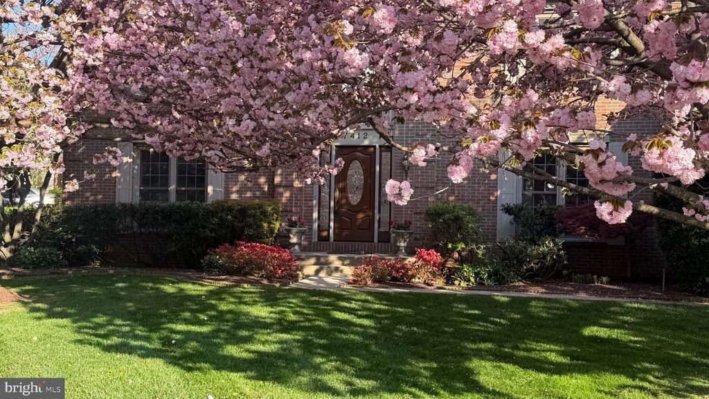 Image 3 of property listing at 7412 ROSEWOOD MANOR LN, Gaithersburg, MD 20882