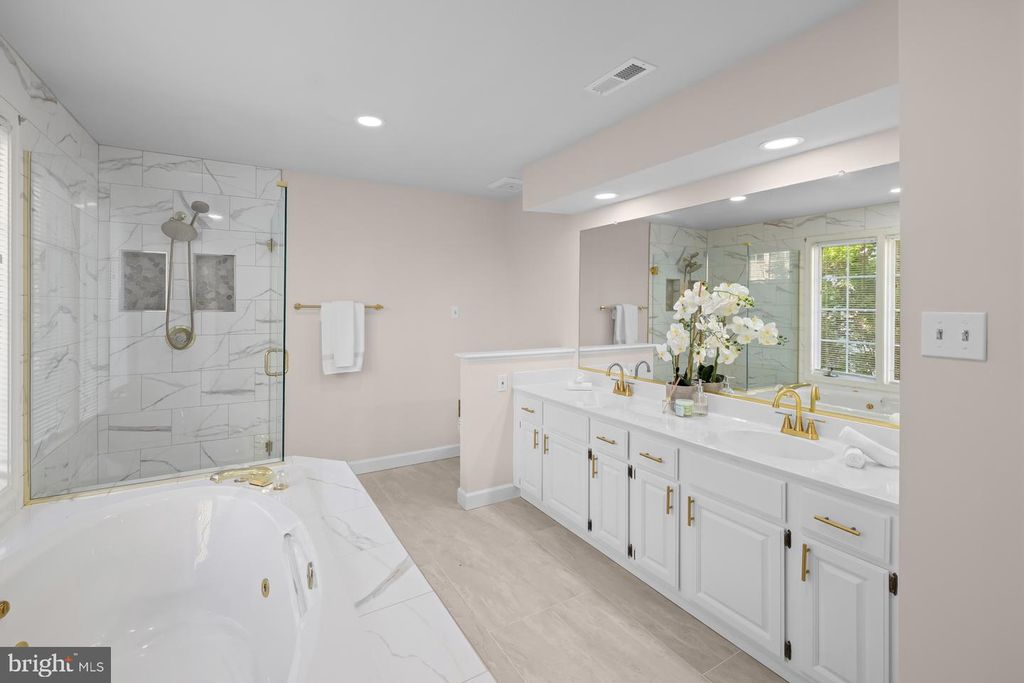 Image 36 of property listing at 7412 ROSEWOOD MANOR LN, Gaithersburg, MD 20882