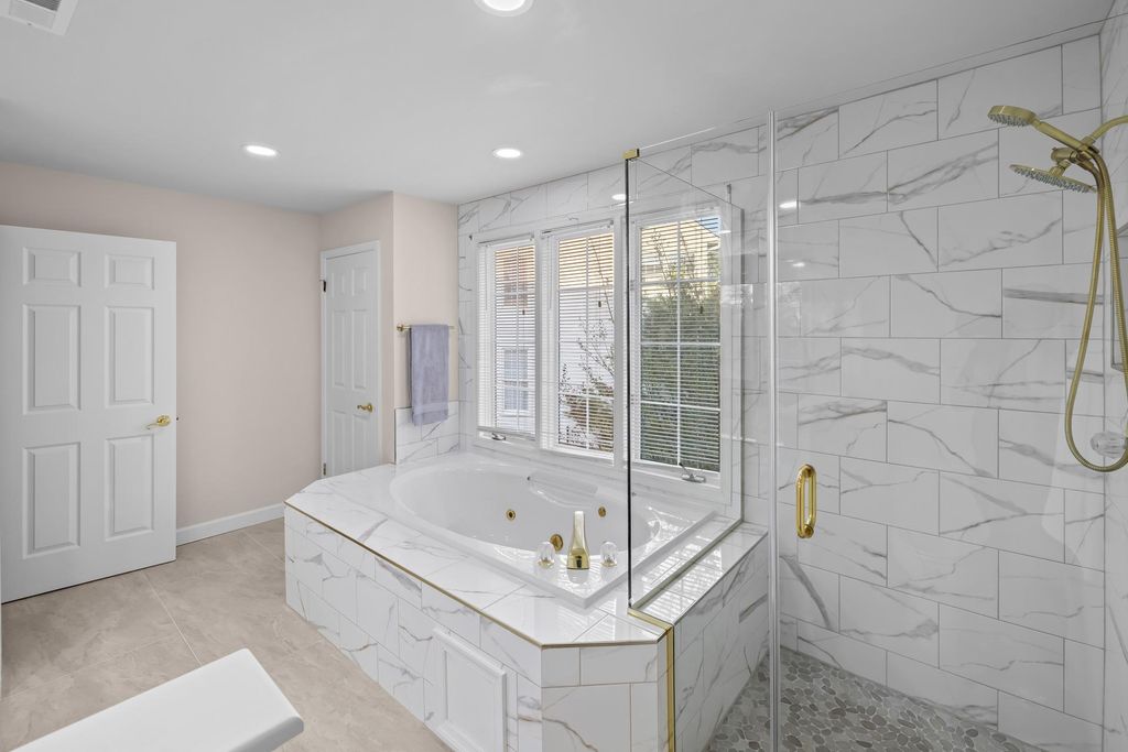 Image 38 of property listing at 7412 ROSEWOOD MANOR LN, Gaithersburg, MD 20882