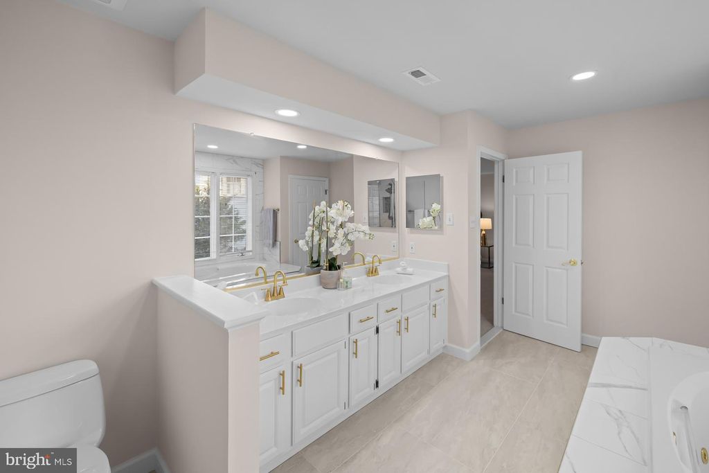 Image 39 of property listing at 7412 ROSEWOOD MANOR LN, Gaithersburg, MD 20882