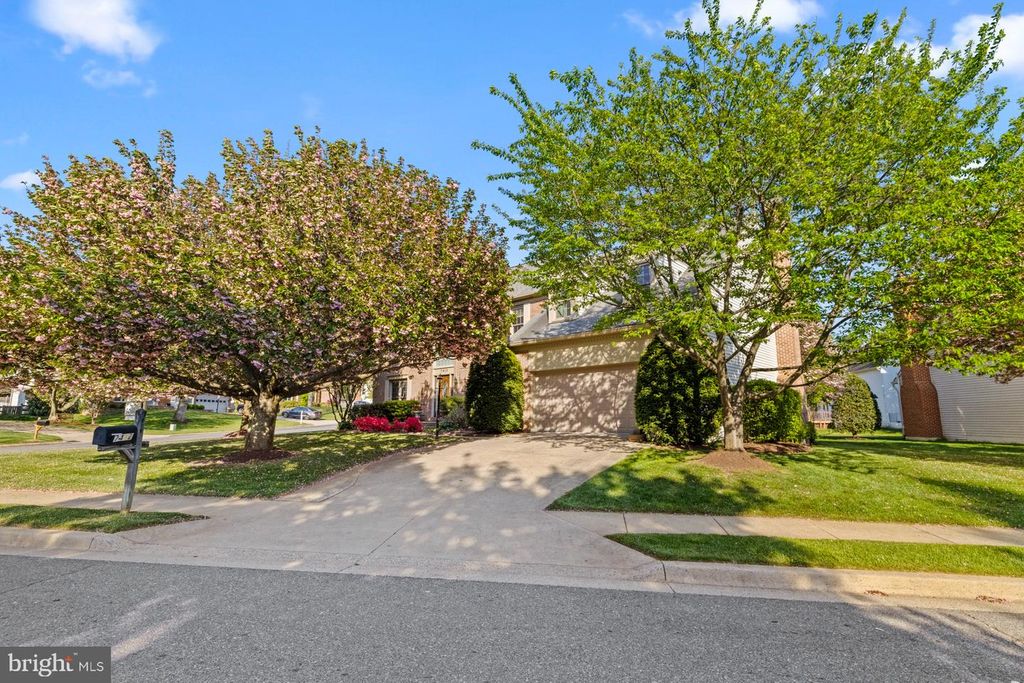 Image 5 of property listing at 7412 ROSEWOOD MANOR LN, Gaithersburg, MD 20882