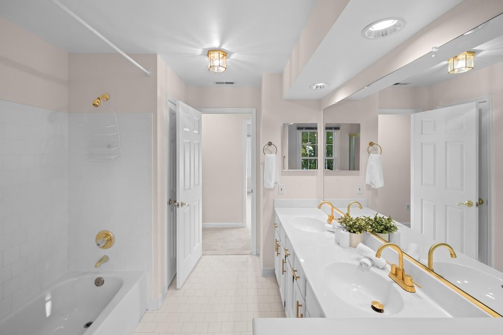 Image 44 of property listing at 7412 ROSEWOOD MANOR LN, Gaithersburg, MD 20882