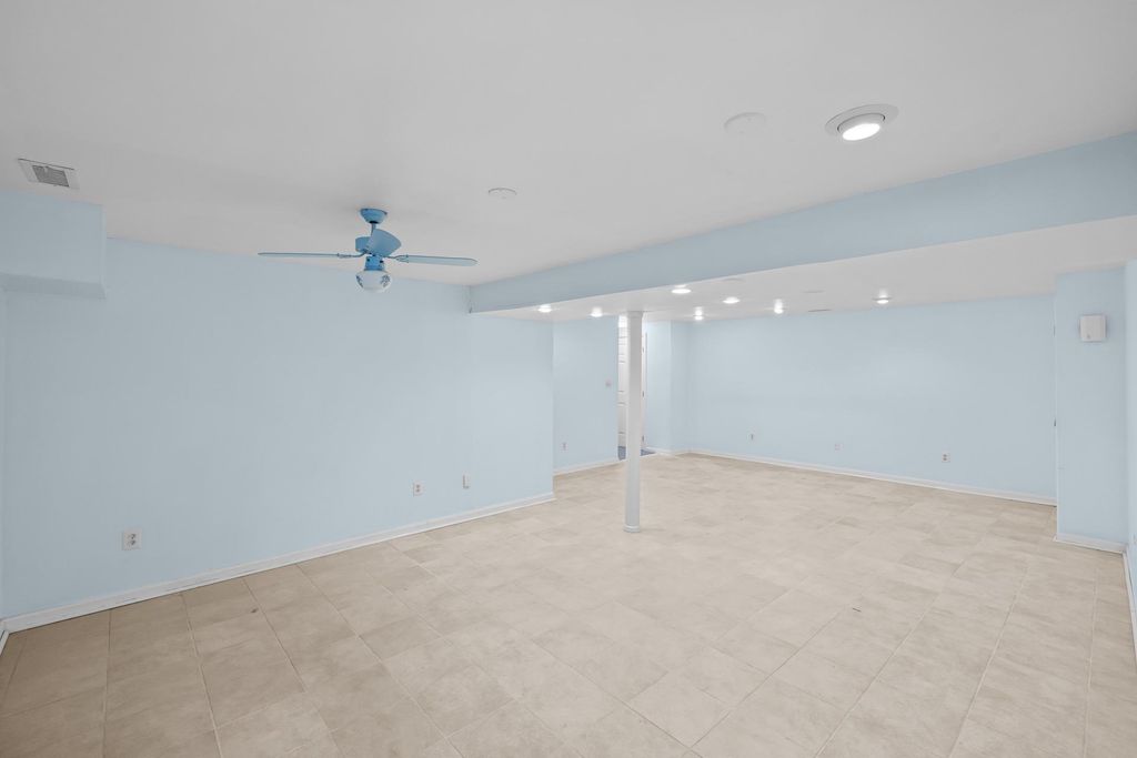 Image 56 of property listing at 7412 ROSEWOOD MANOR LN, Gaithersburg, MD 20882