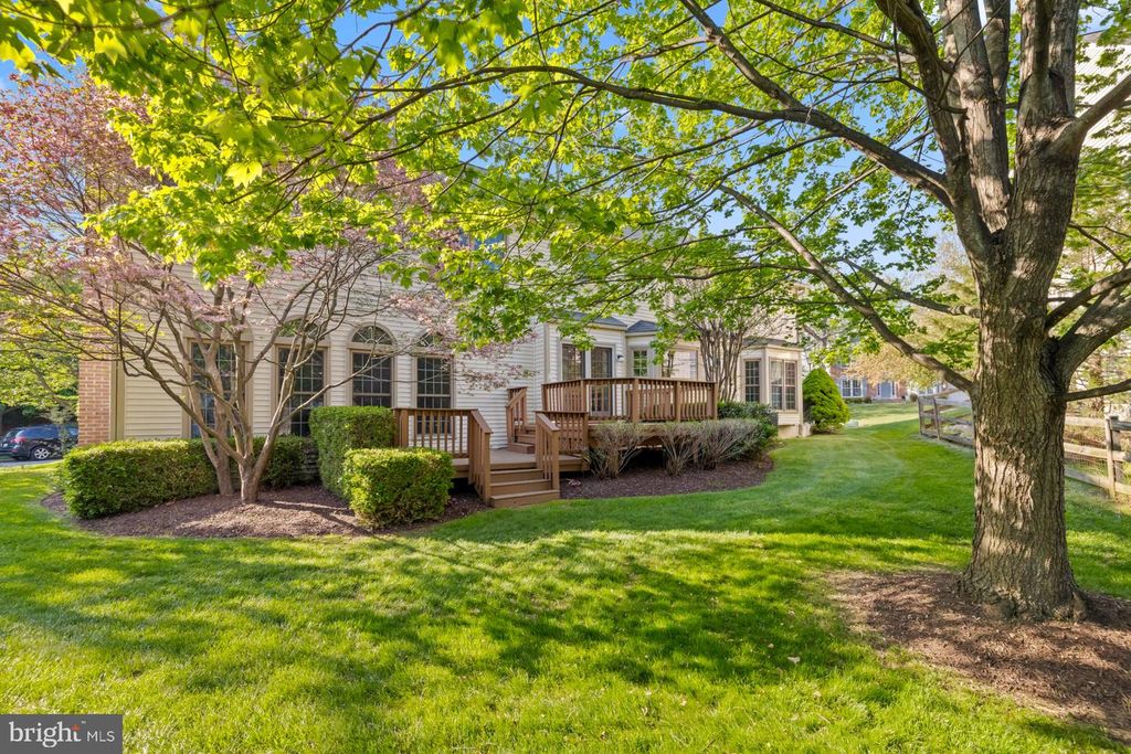 Image 7 of property listing at 7412 ROSEWOOD MANOR LN, Gaithersburg, MD 20882