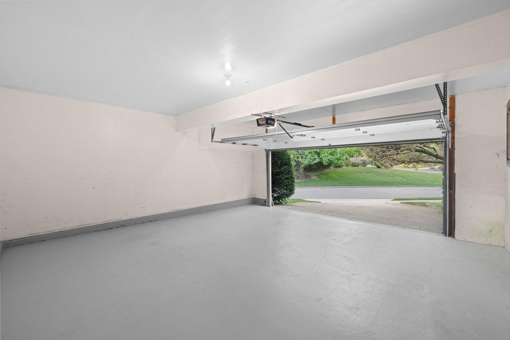 Image 63 of property listing at 7412 ROSEWOOD MANOR LN, Gaithersburg, MD 20882