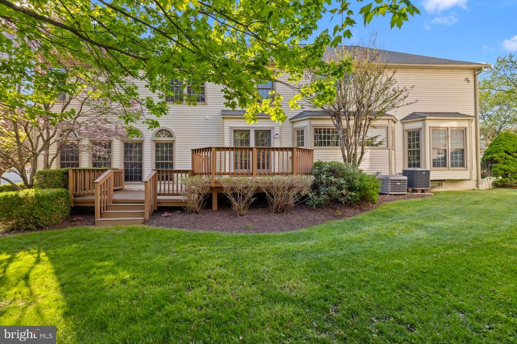 Image 8 of property listing at 7412 ROSEWOOD MANOR LN, Gaithersburg, MD 20882