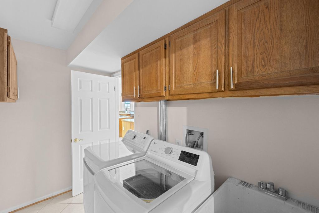 Image 71 of property listing at 7412 ROSEWOOD MANOR LN, Gaithersburg, MD 20882