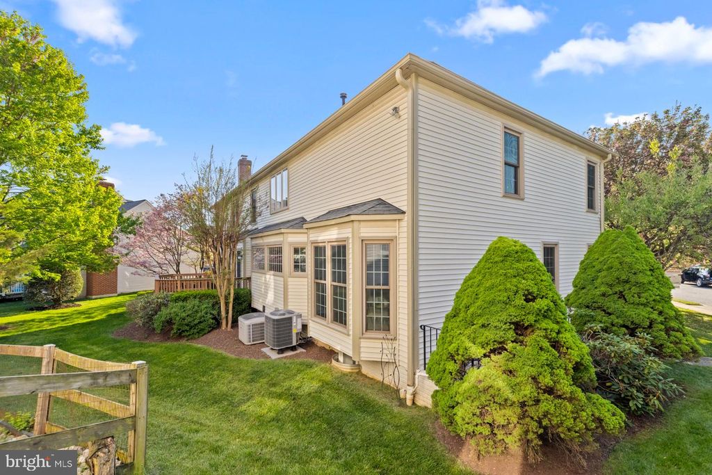 Image 9 of property listing at 7412 ROSEWOOD MANOR LN, Gaithersburg, MD 20882