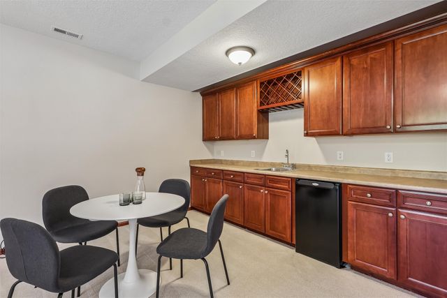 3615 152nd Street, Urbandale, IA 50323