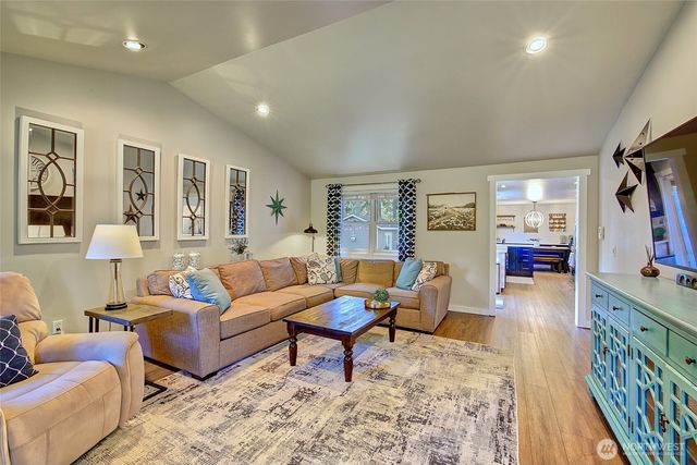 2000 212th Place SW, Brier, WA 98036