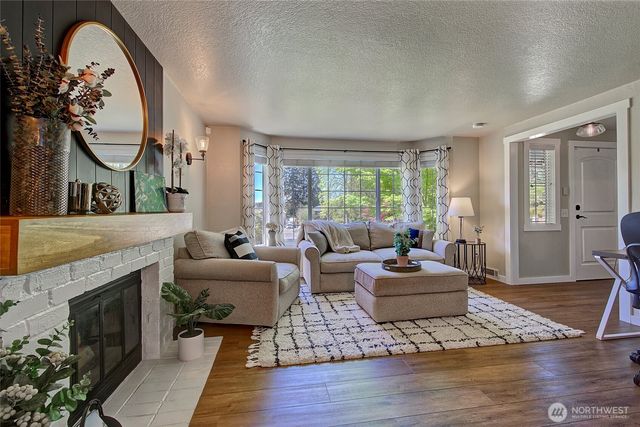 2000 212th Place SW, Brier, WA 98036