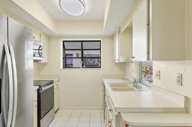 4223 OAKHURST CIRCLE E 3025, Sarasota, FL 34233