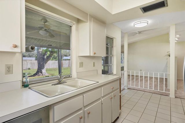 4223 OAKHURST CIRCLE E 3025, Sarasota, FL 34233