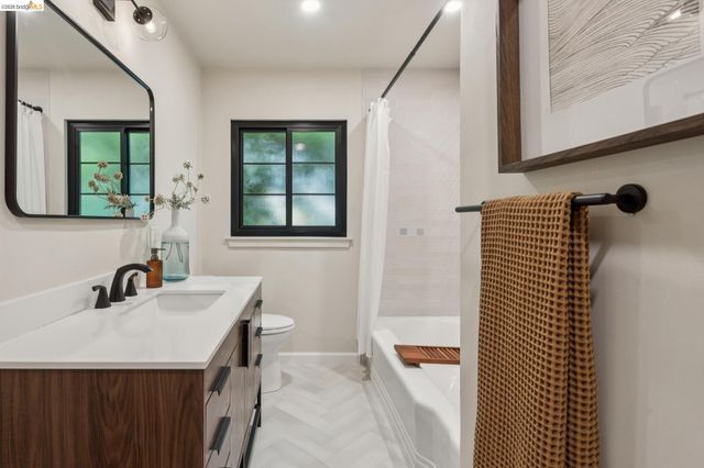 5739 Presley Way, Oakland, CA 94618