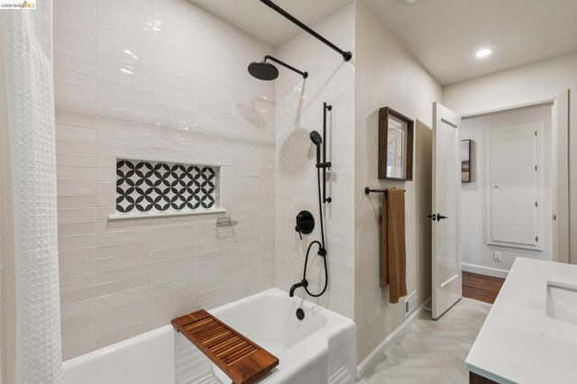5739 Presley Way, Oakland, CA 94618