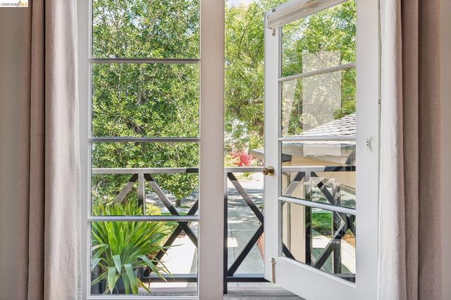 5739 Presley Way, Oakland, CA 94618