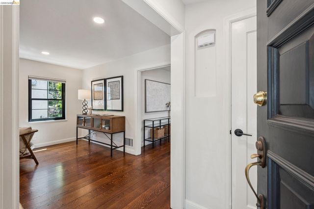 5739 Presley Way, Oakland, CA 94618