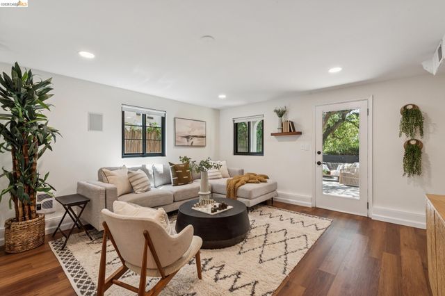 5739 Presley Way, Oakland, CA 94618