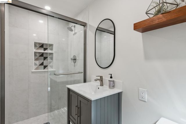 5739 Presley Way, Oakland, CA 94618