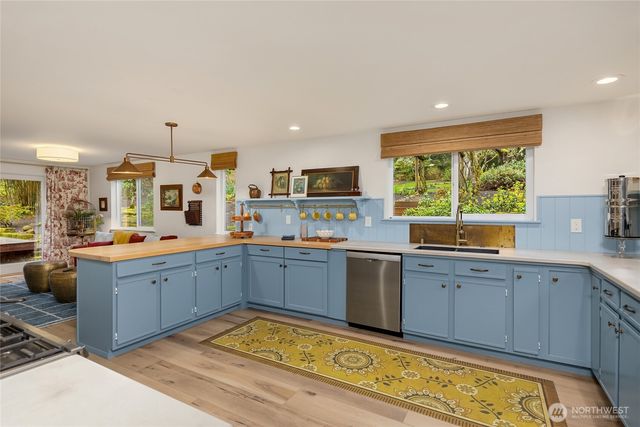 15335 Sunrise Drive NE, Bainbridge Island, WA 98110