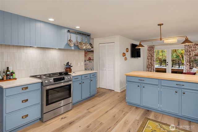 15335 Sunrise Drive NE, Bainbridge Island, WA 98110