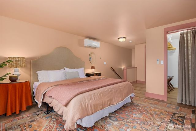 15335 Sunrise Drive NE, Bainbridge Island, WA 98110
