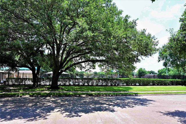 2339 Bent River Drive, Sugar Land, TX 77479