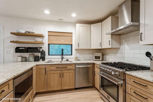 3506 W Oakhill Drive, Crete, IL 60417