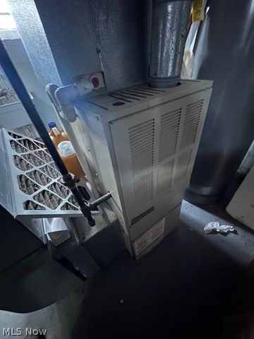 1011 Yellowstone Road, Cleveland Heights, OH 44121