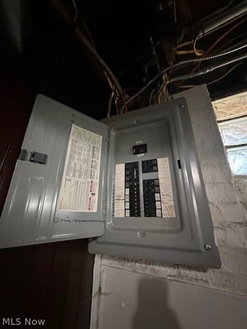 1011 Yellowstone Road, Cleveland Heights, OH 44121