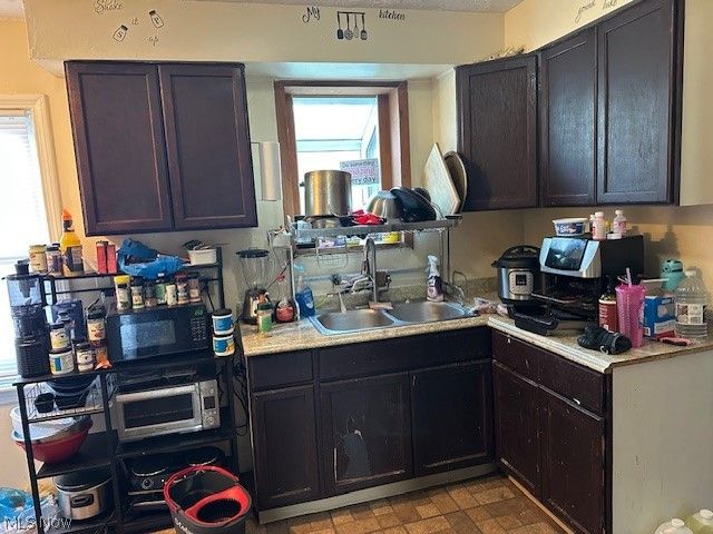 1011 Yellowstone Road, Cleveland Heights, OH 44121