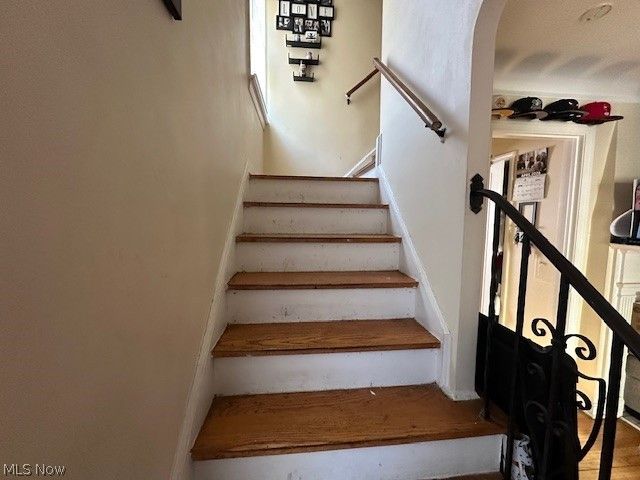 1011 Yellowstone Road, Cleveland Heights, OH 44121