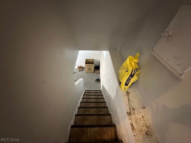 1011 Yellowstone Road, Cleveland Heights, OH 44121