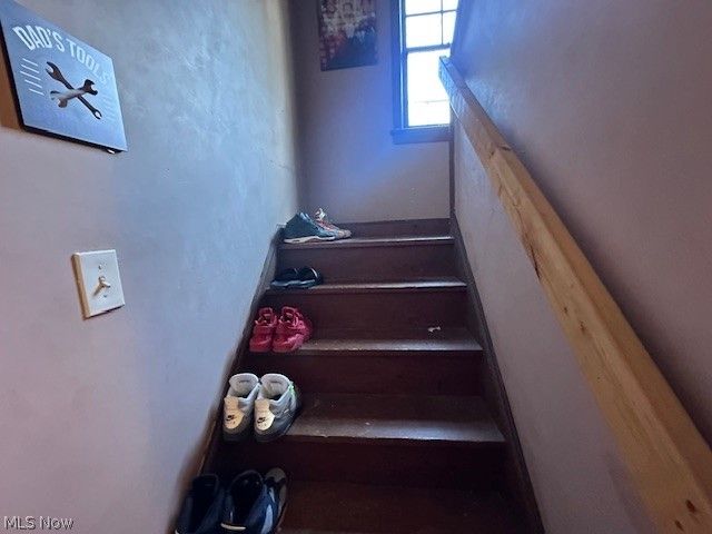 1011 Yellowstone Road, Cleveland Heights, OH 44121