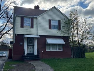1011 Yellowstone Road, Cleveland Heights, OH 44121