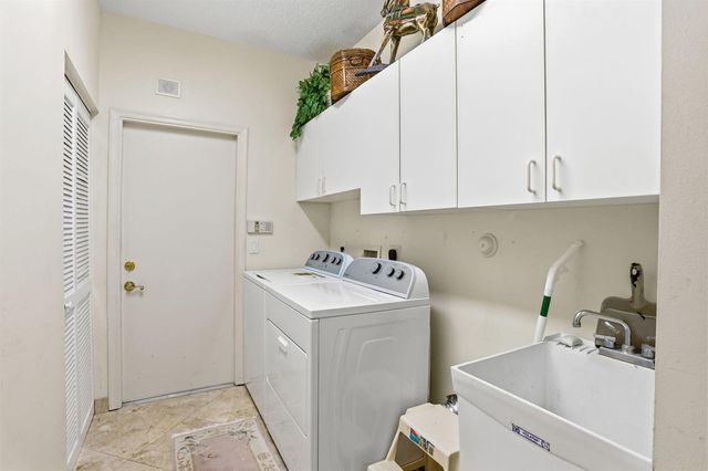 7821 Dorchester Road, Boynton Beach, FL 33472