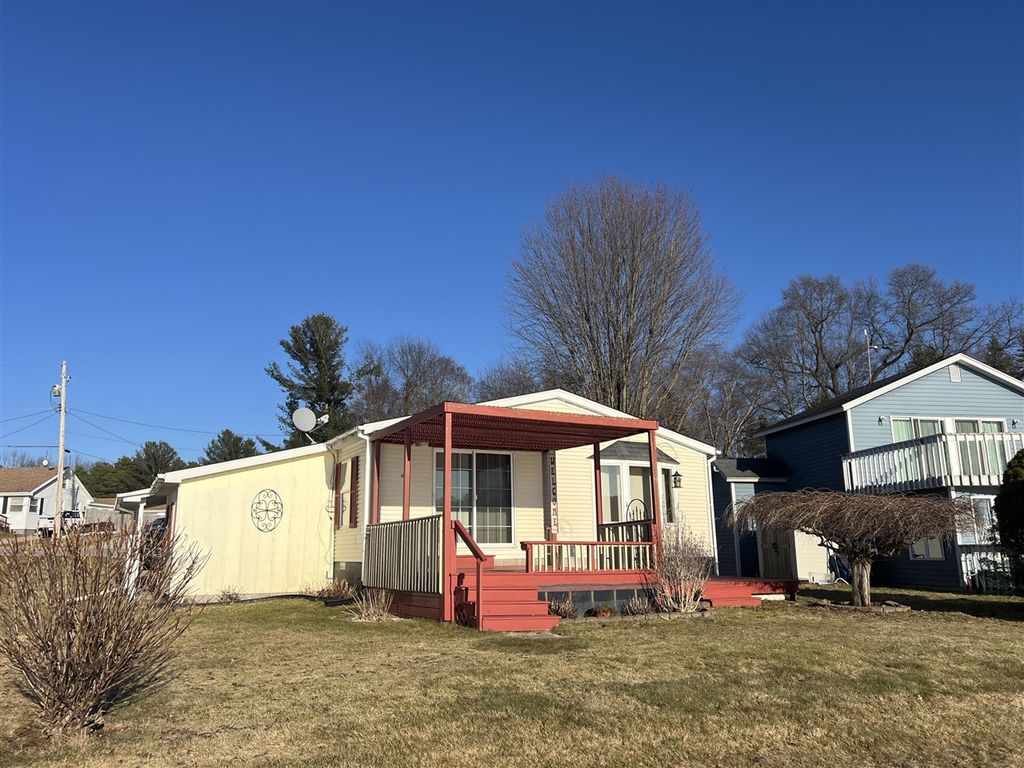 12515 S Rosemary Avenue, Grant, MI 49327