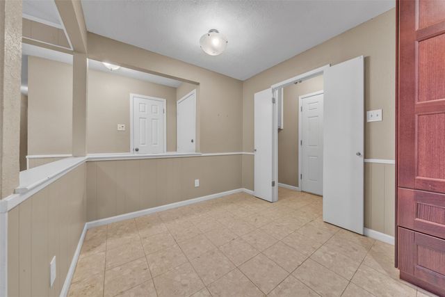 2401 San Diego Drive, Arlington, TX 76015