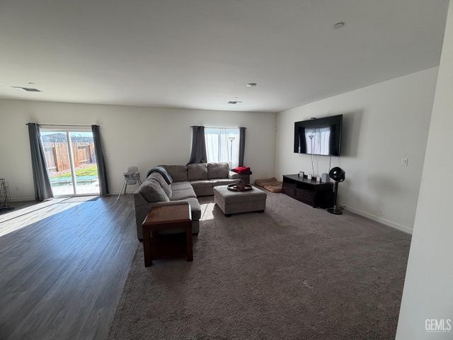 6813 Crawley Court, Bakersfield, CA 93307