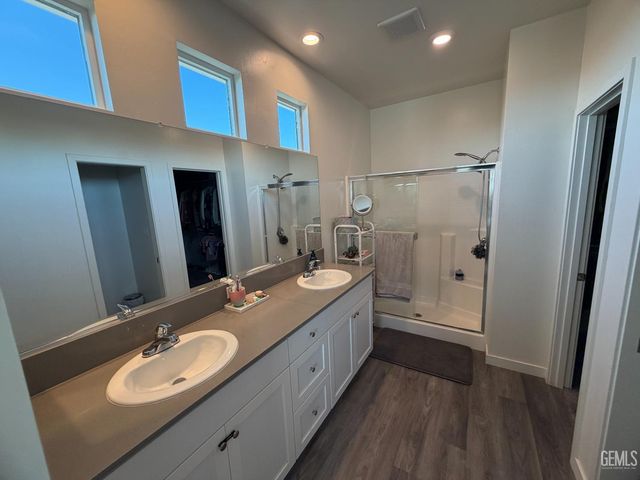 6813 Crawley Court, Bakersfield, CA 93307