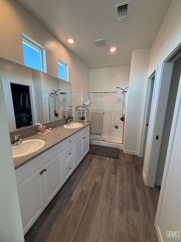 6813 Crawley Court, Bakersfield, CA 93307