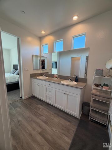 6813 Crawley Court, Bakersfield, CA 93307