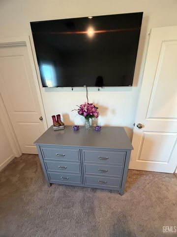 6813 Crawley Court, Bakersfield, CA 93307