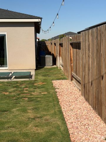 6813 Crawley Court, Bakersfield, CA 93307