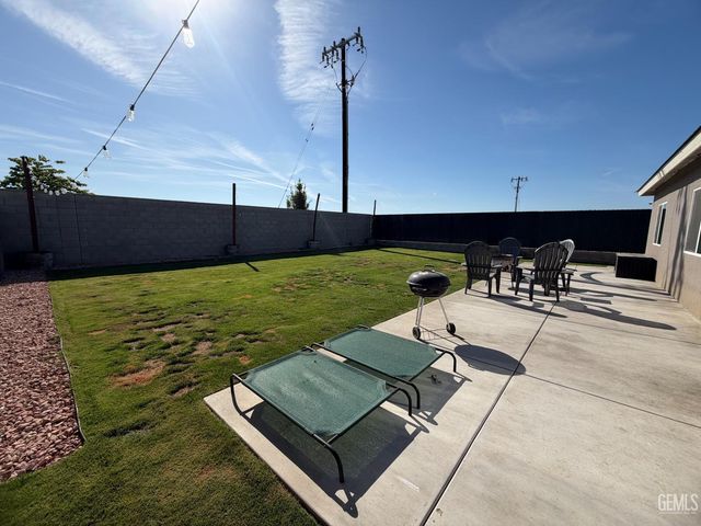 6813 Crawley Court, Bakersfield, CA 93307