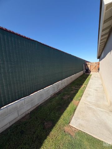 6813 Crawley Court, Bakersfield, CA 93307